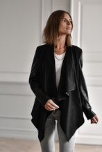 Indlæs billede til gallerivisning Wool Cardigan w. Leather Sleeves
